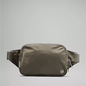 Lulu Lemon Belt Bag 2L (Grey Sage)